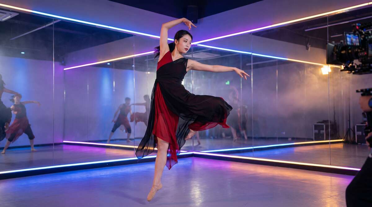 蜜桃视频舞蹈视频表演